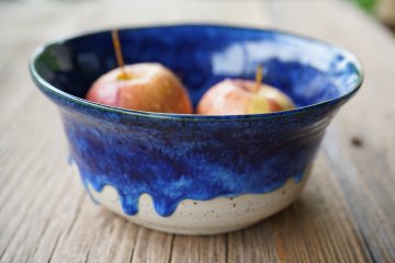 Handgetöpferte Ramen Keramik Schale  – in tiefem Kristallblau